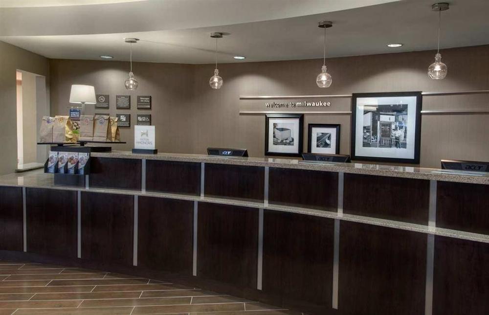 Hampton Inn & Suites Milwaukee Downtown Beltér fotó